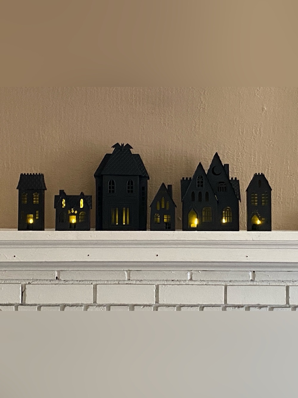 Set of 6 black metal haunted houses with LED lights